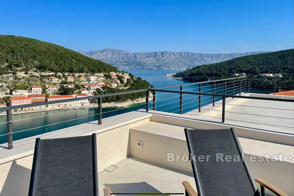 Villa di lusso di nuova costruzione con piscina e splendida vista sul mare