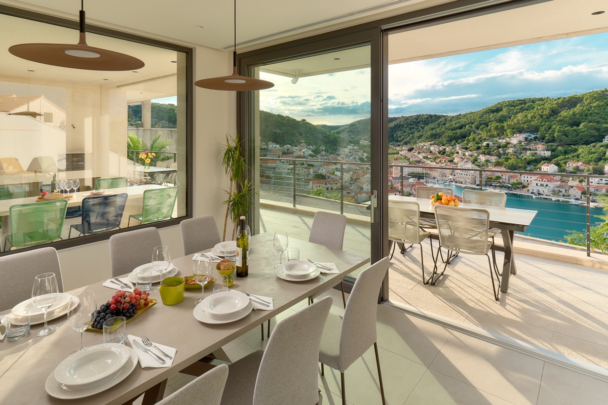 Villa di lusso con piscina e incantevole vista sul mare