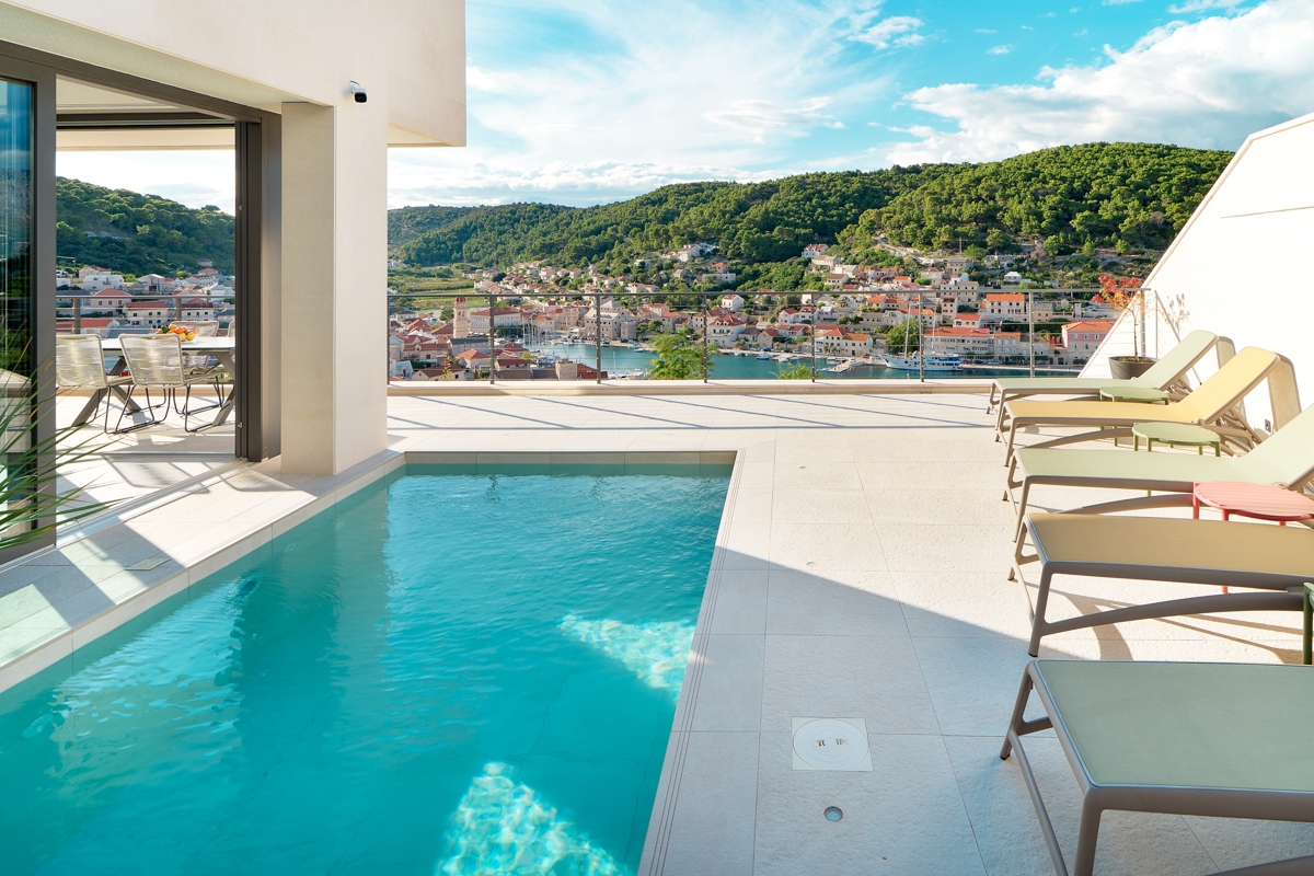 Villa di lusso con piscina e incantevole vista sul mare