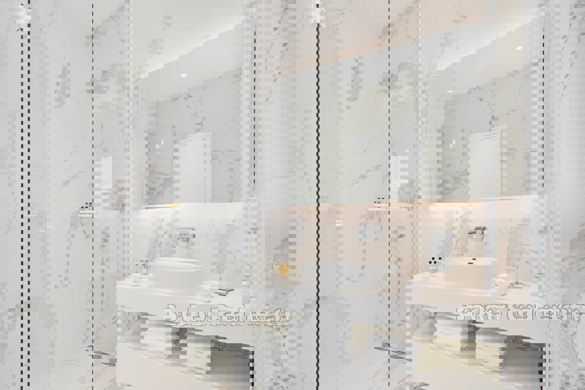 Una villa prestigiosa all'interno di un resort moderno