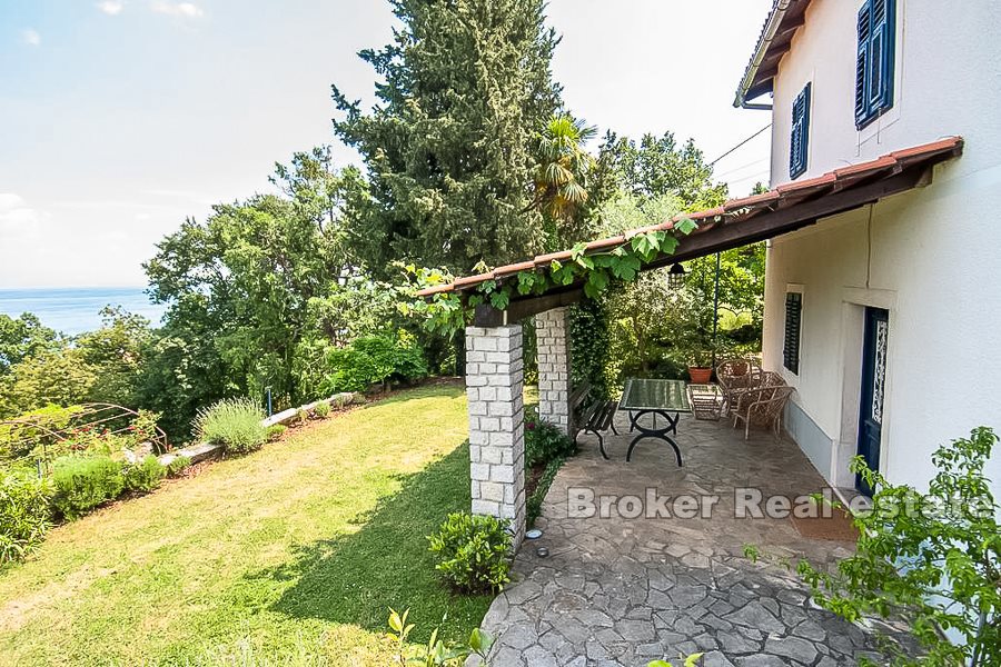 Casa indipendente con terreno, in vendita