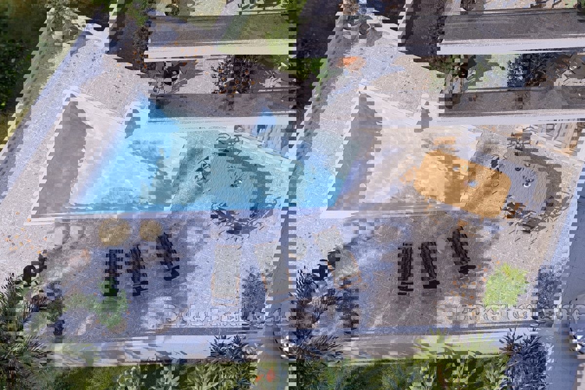 Attico esclusivo con terrazza panoramica in prima fila sul mare