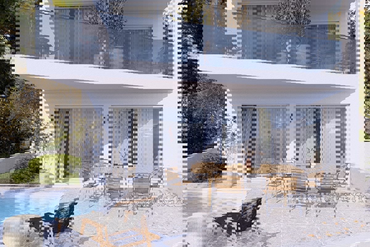 Attico esclusivo con terrazza panoramica in prima fila sul mare