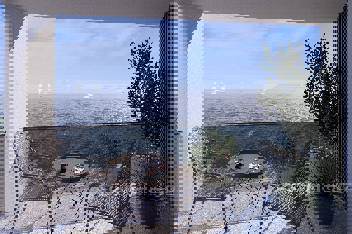 Attico esclusivo con terrazza panoramica in prima fila sul mare