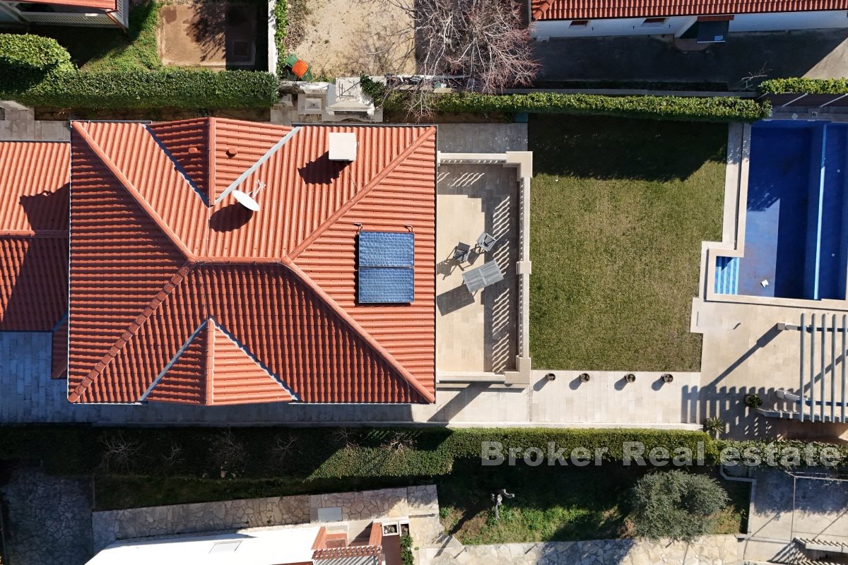 Villa di lusso con terreno edificabile in prima fila al mare