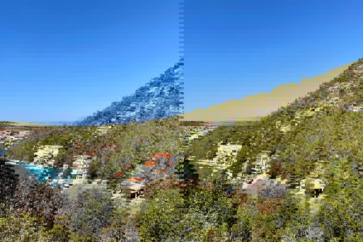 Ampio terreno con vista mare