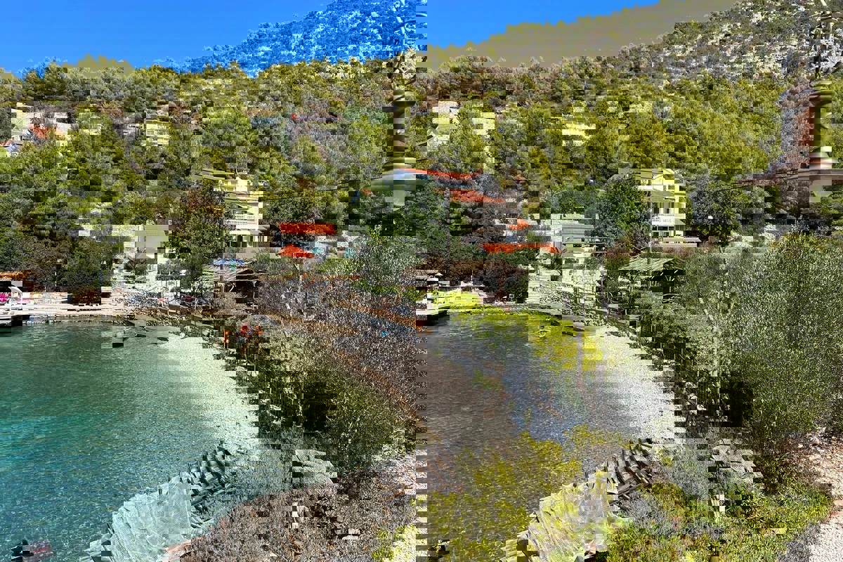 Ampio terreno con vista mare