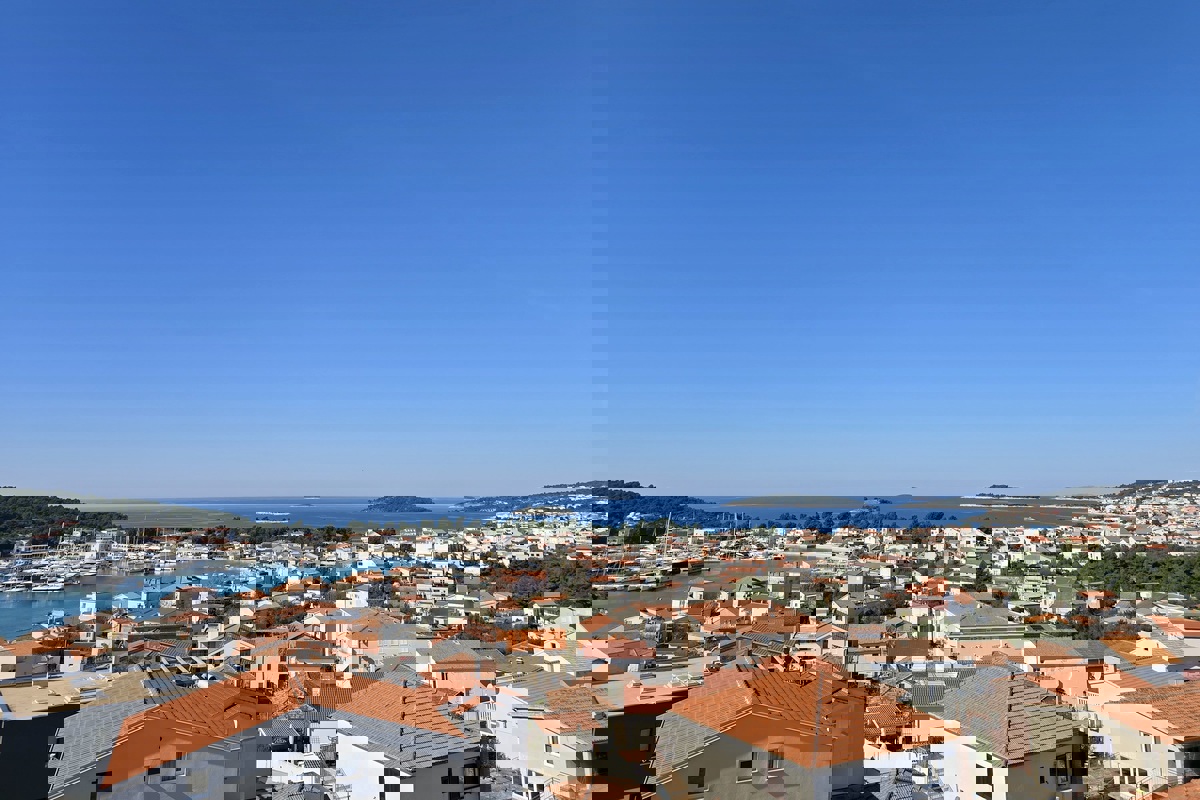 Casa con appartamenti vista mare