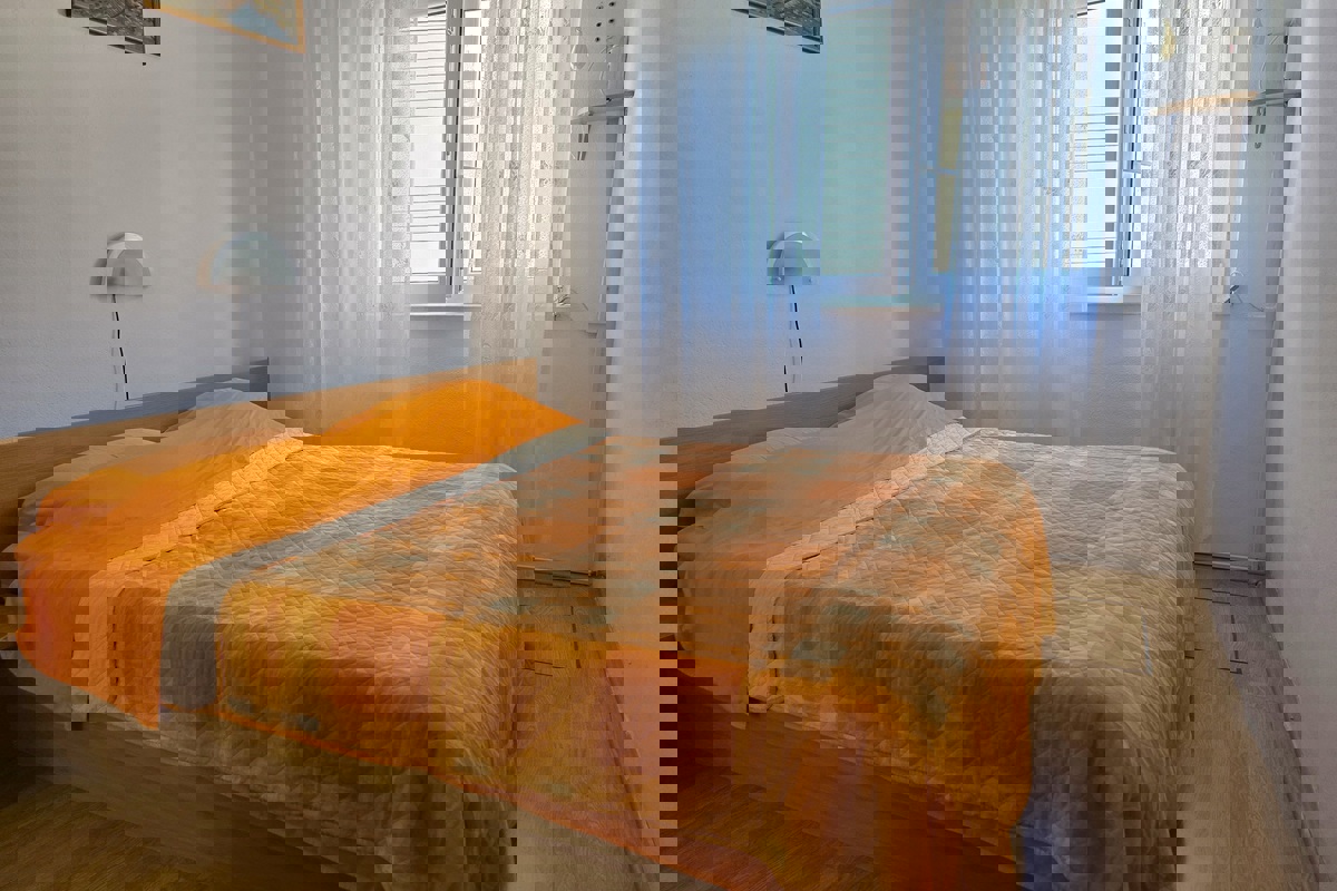 Casa con appartamenti vista mare