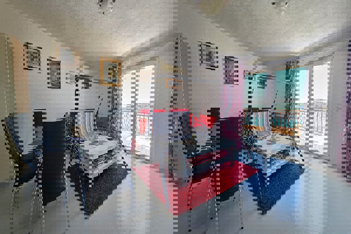 Casa con appartamenti vista mare