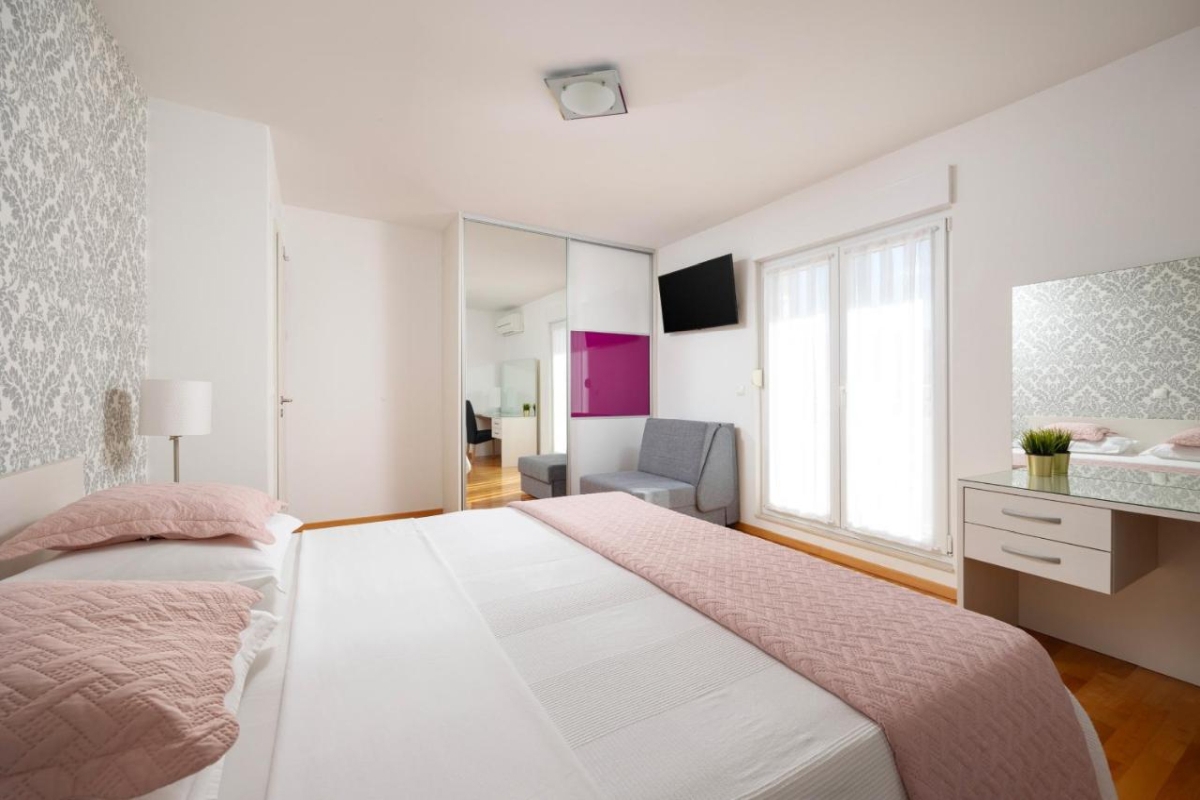 Ampia villa con piscina immersa nella natura