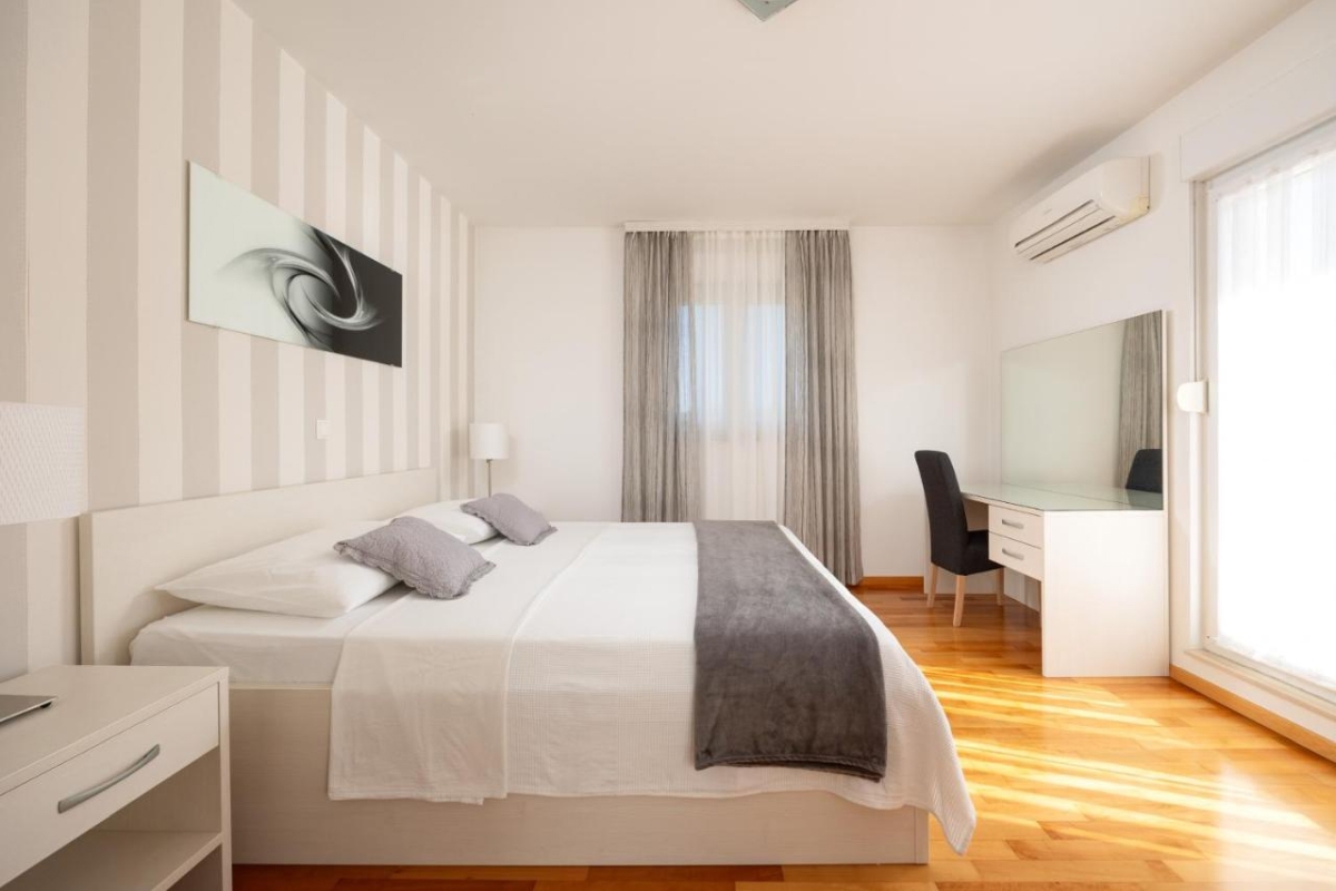 Ampia villa con piscina immersa nella natura