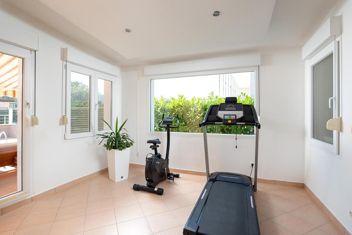 Ampia villa con piscina immersa nella natura