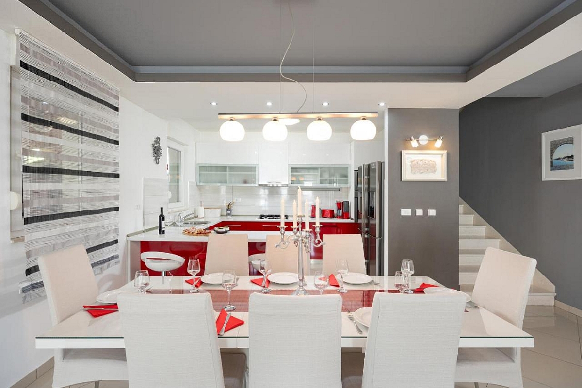 Ampia villa con piscina immersa nella natura