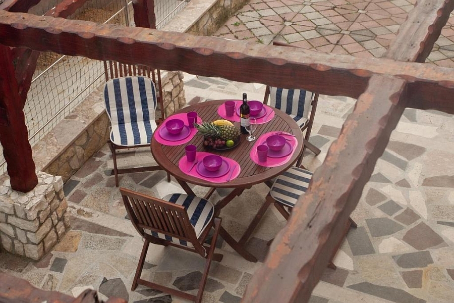 Casa con appartamenti vista mare