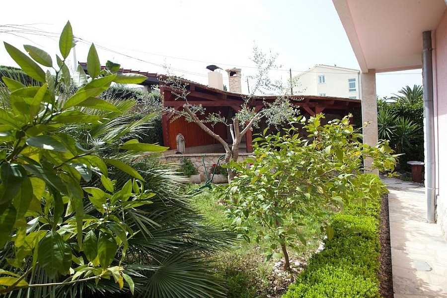 Casa con appartamenti vista mare