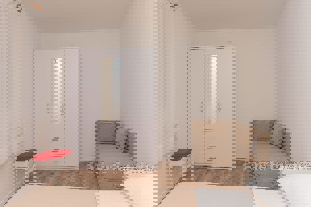  Casa con sei appartamenti vicino al mare 