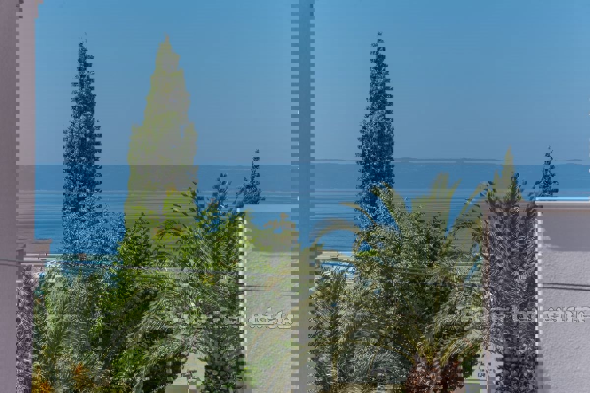  Casa con sei appartamenti vicino al mare 