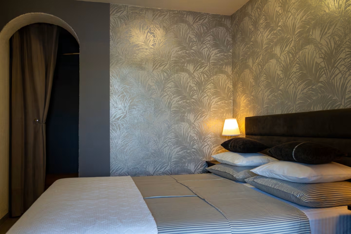 Villa in pietra mediterranea - lusso a pochi passi dal mare