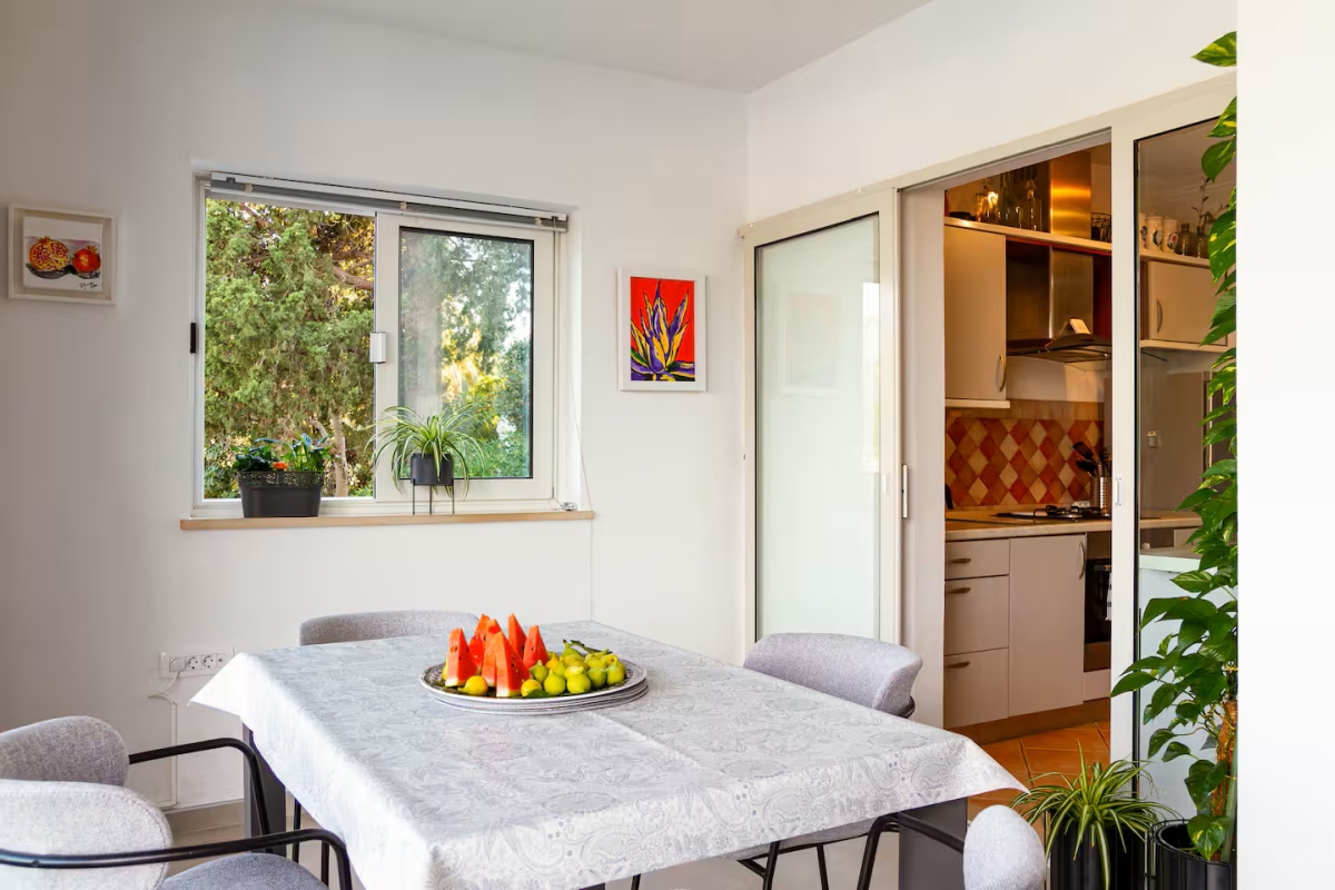 Villa in pietra mediterranea - lusso a pochi passi dal mare