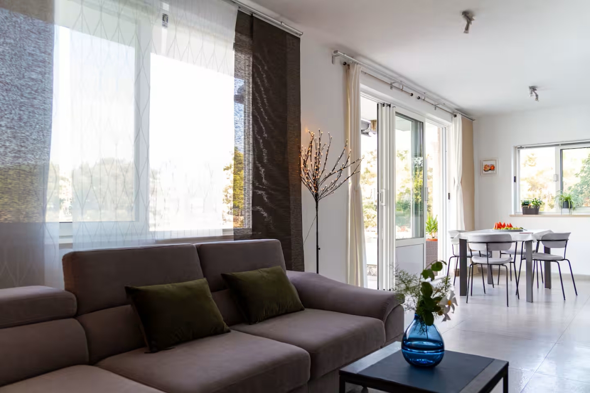 Villa in pietra mediterranea - lusso a pochi passi dal mare