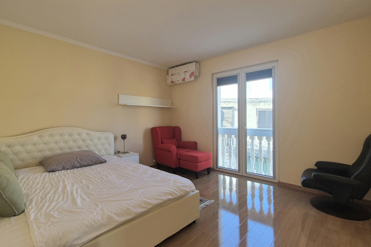 Casa centrale con vista mare