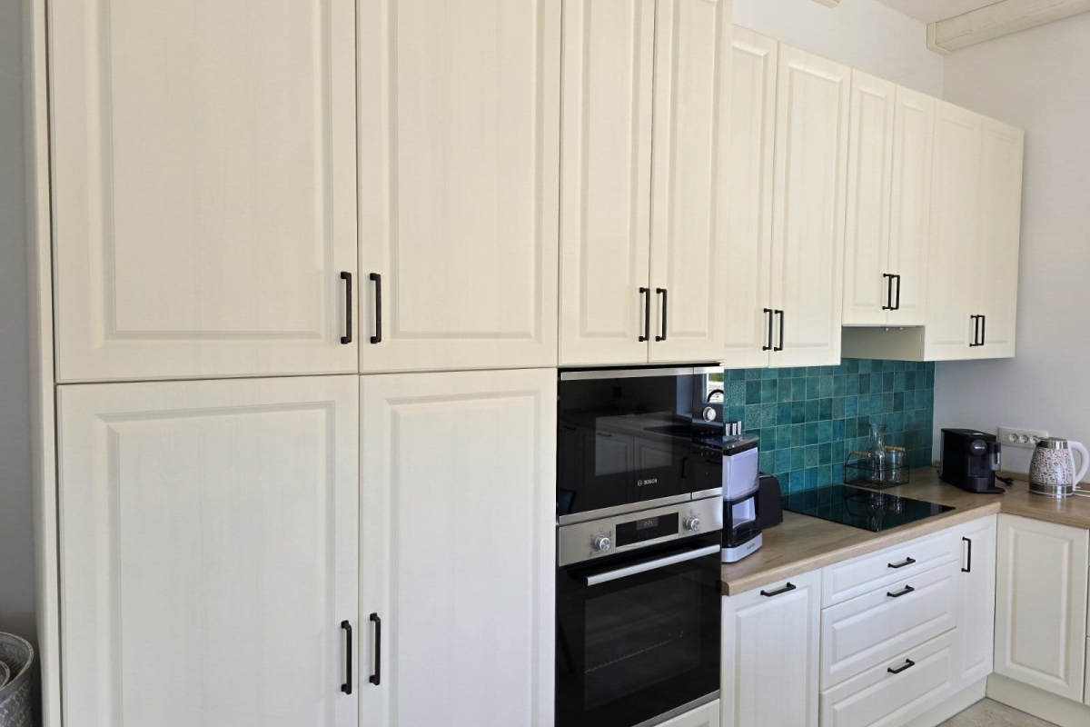 Villa con piscina e vista mare