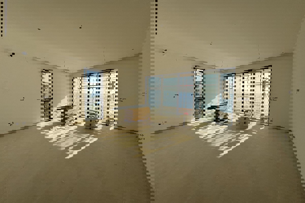 Appartamento di lusso in un nuovo edificio in prima fila sul mare