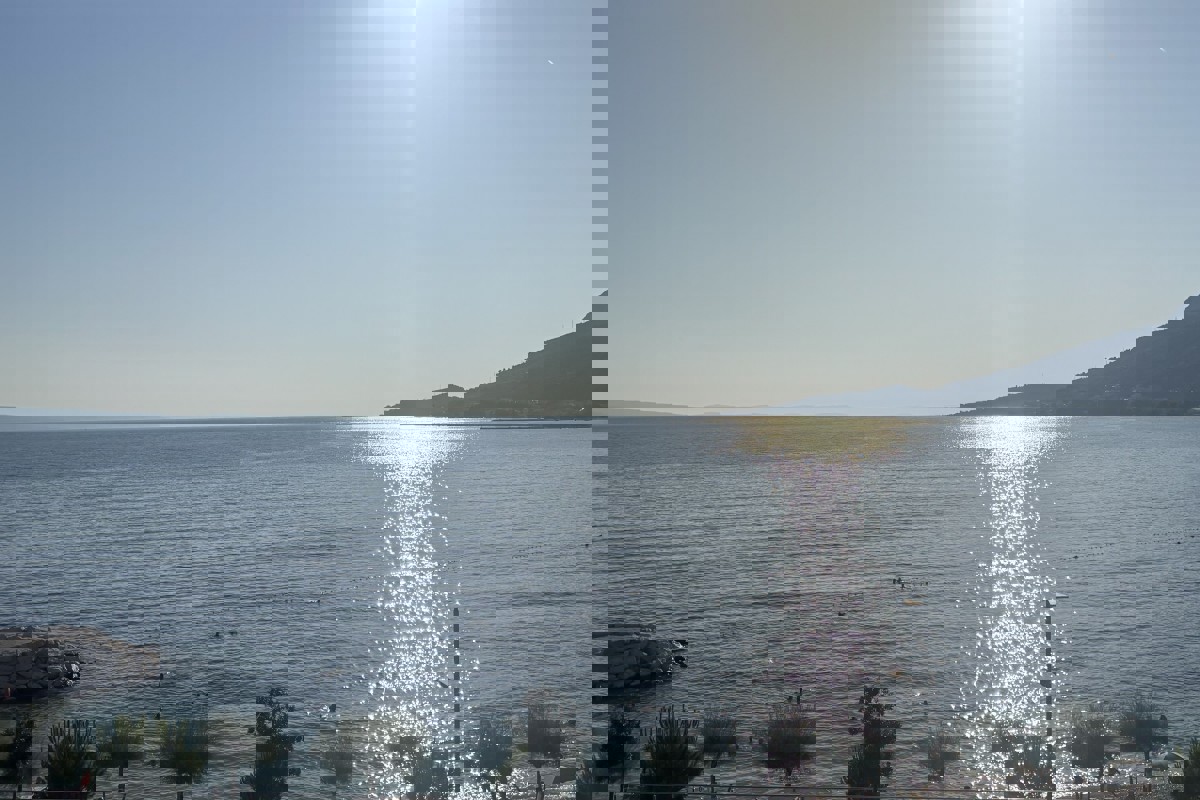 Appartamento di lusso in un nuovo edificio in prima fila sul mare