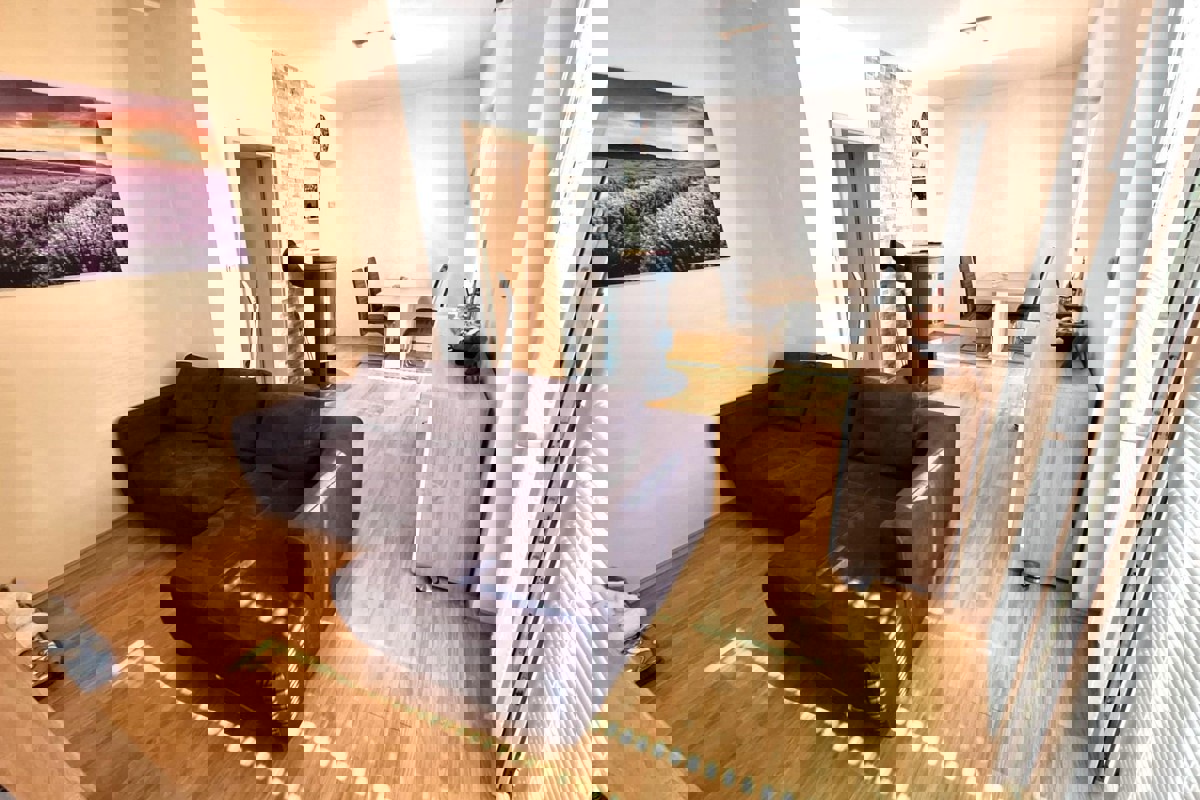 Appartamento con giardino e vista mare