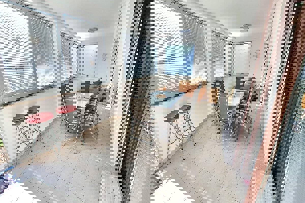 Appartamento con giardino e vista mare