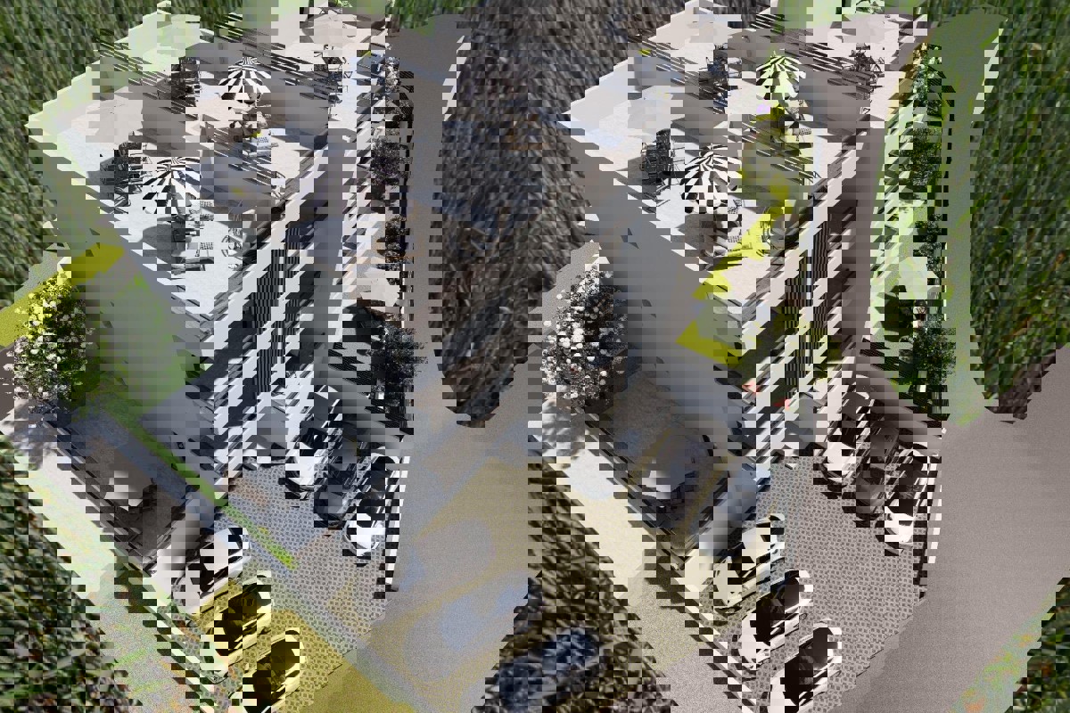 Attico con terrazza sul tetto e posto auto