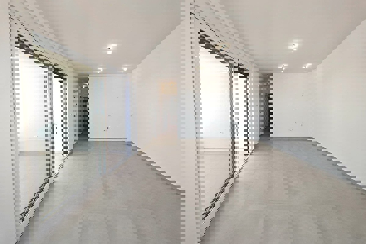 Nuovo edificio - appartamento con terrazza e due posti auto