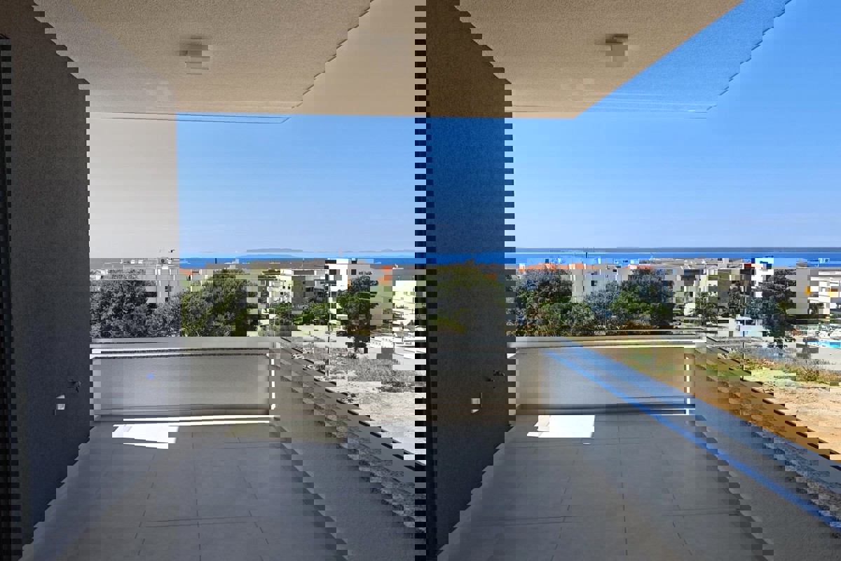 Nuovo edificio - appartamento con terrazza e due posti auto