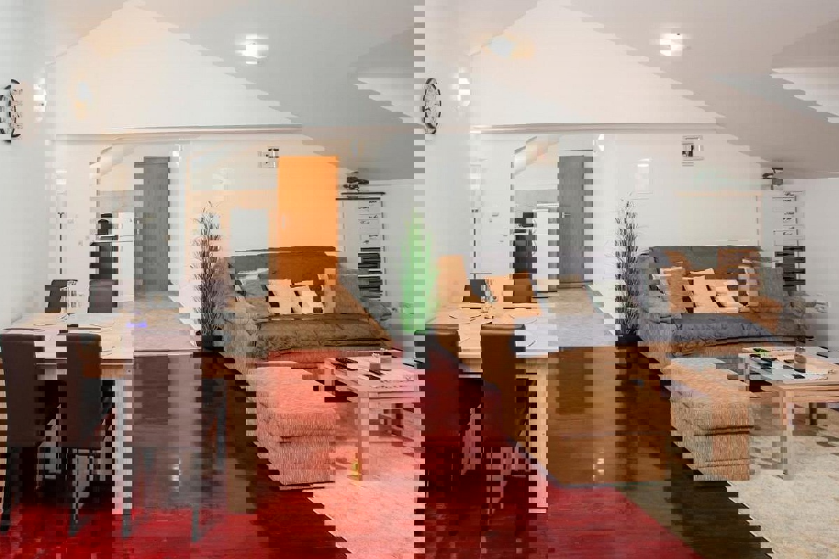 Villa con appartamenti e un bellissimo giardino