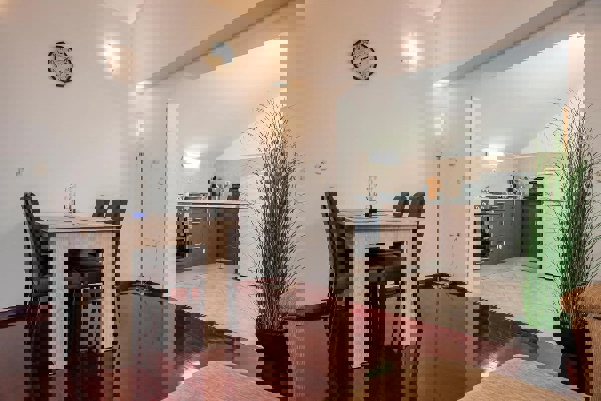 Villa con appartamenti e un bellissimo giardino