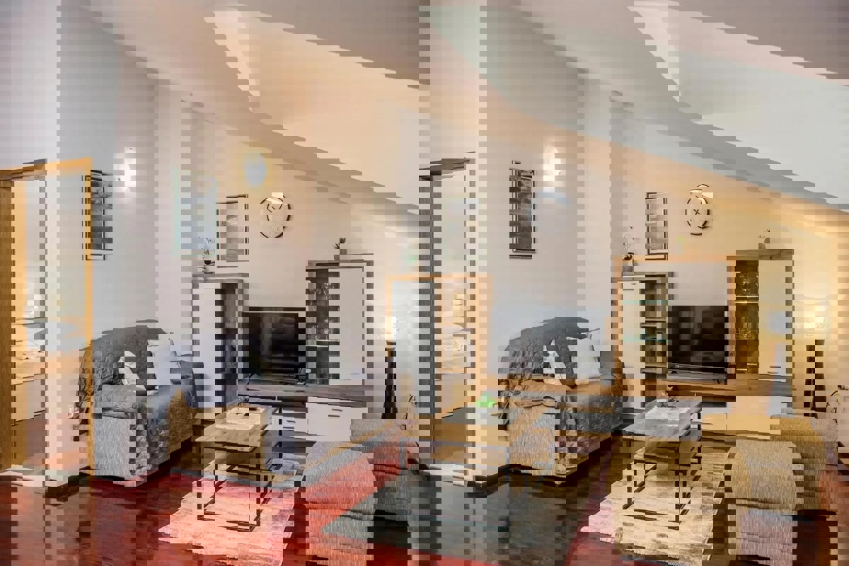 Villa con appartamenti e un bellissimo giardino