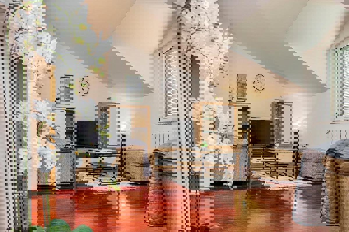 Villa con appartamenti e un bellissimo giardino