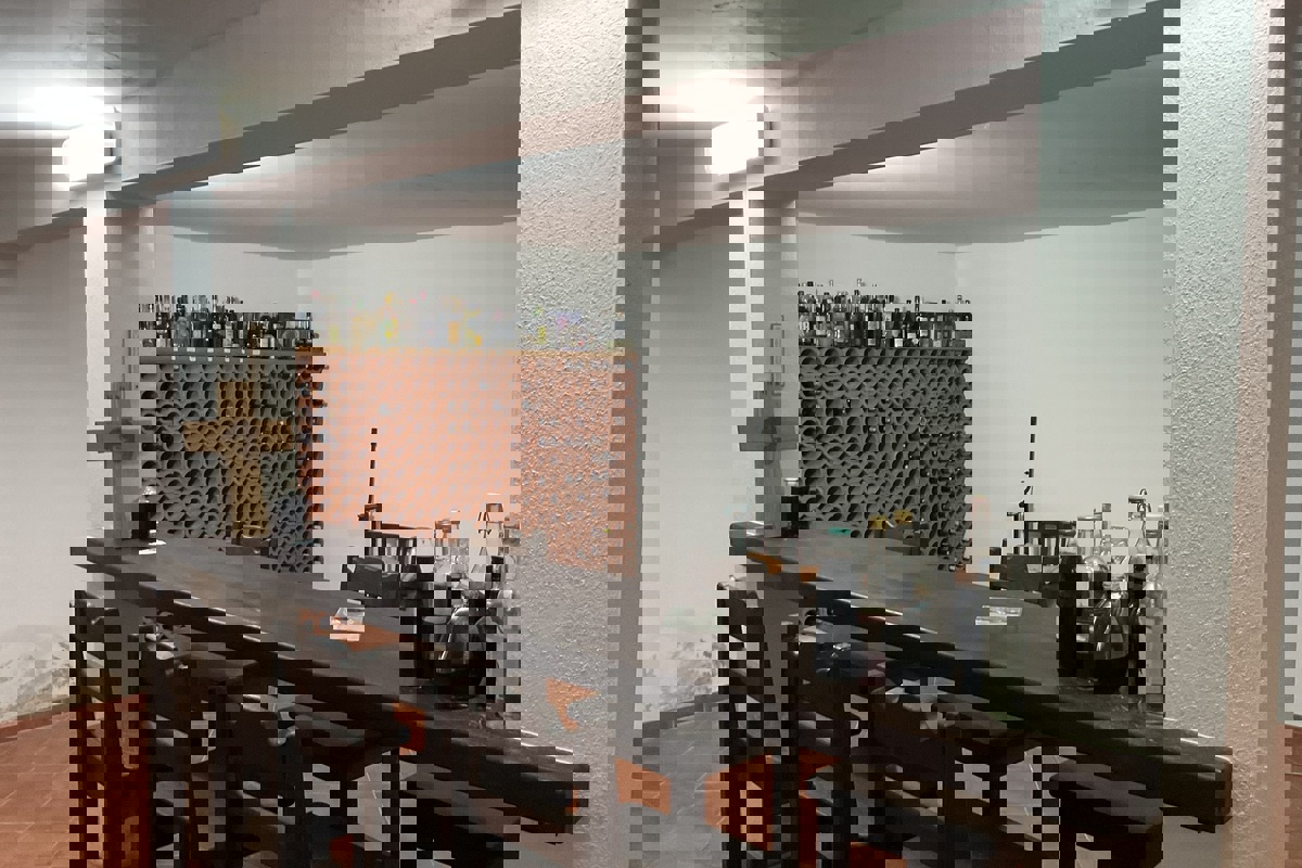 Villa con appartamenti e un bellissimo giardino