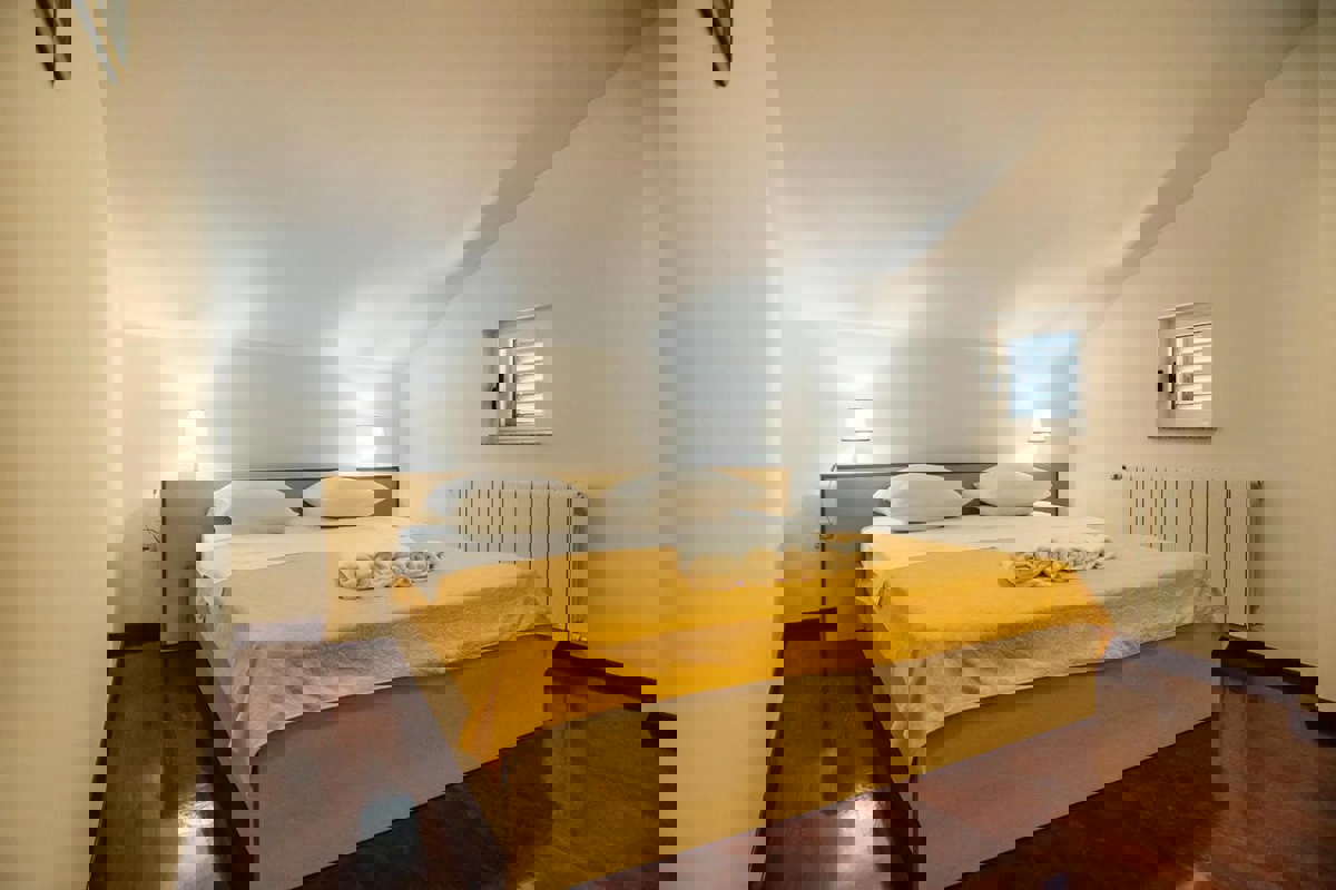 Villa con appartamenti e un bellissimo giardino