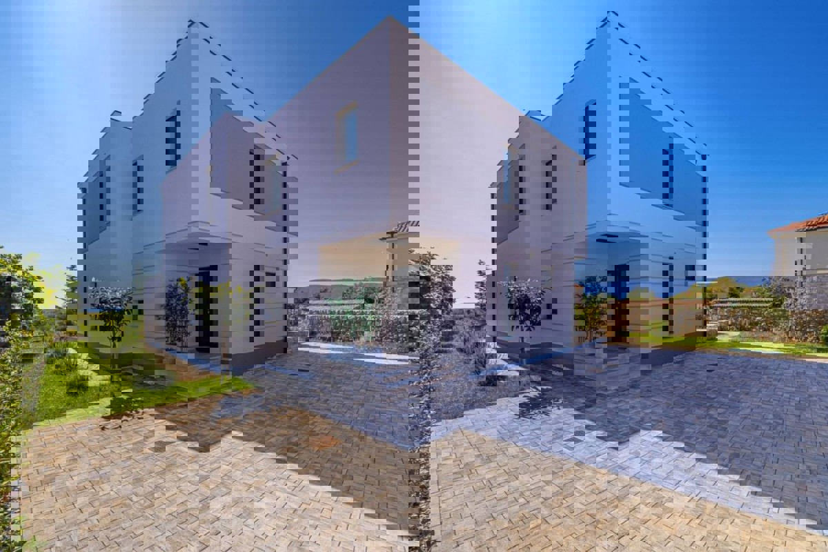 Villa con piscina in un ambiente tranquillo