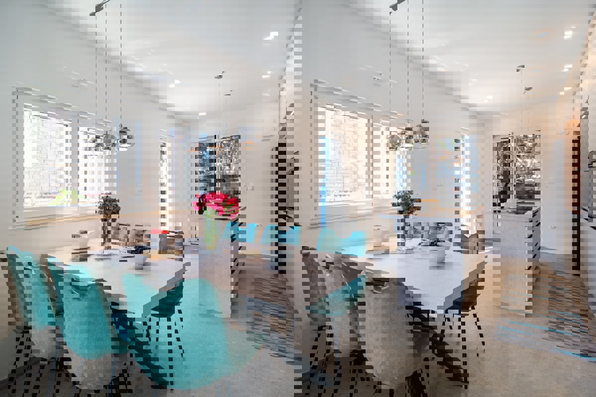 Casa moderna in prima fila sul mare