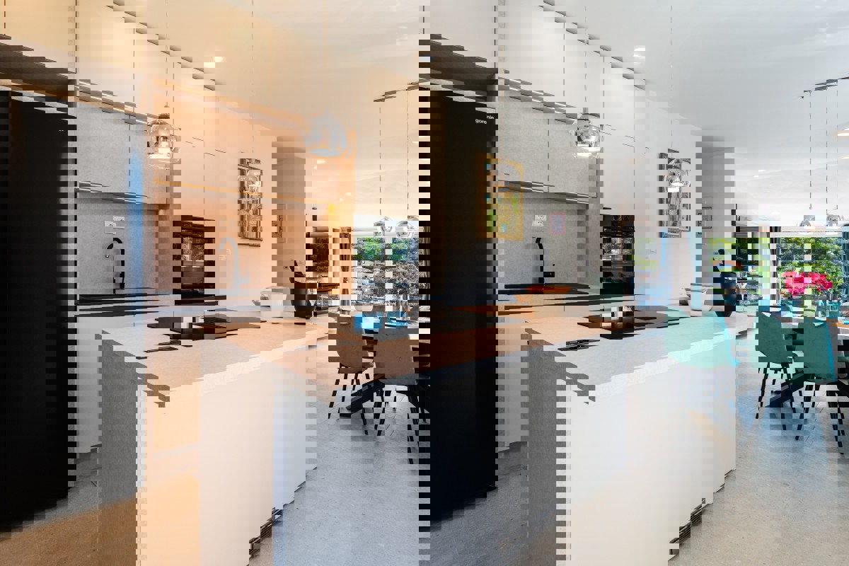 Casa moderna in prima fila sul mare