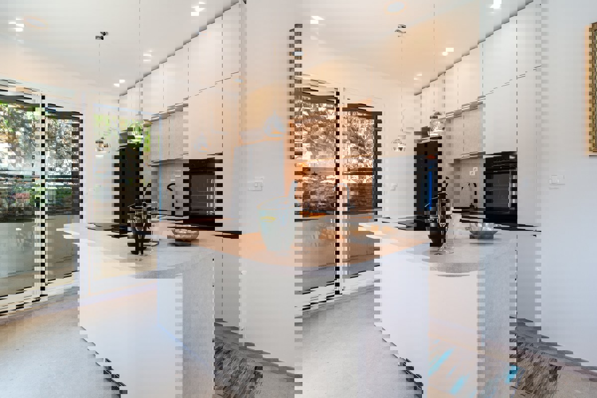 Casa moderna in prima fila sul mare