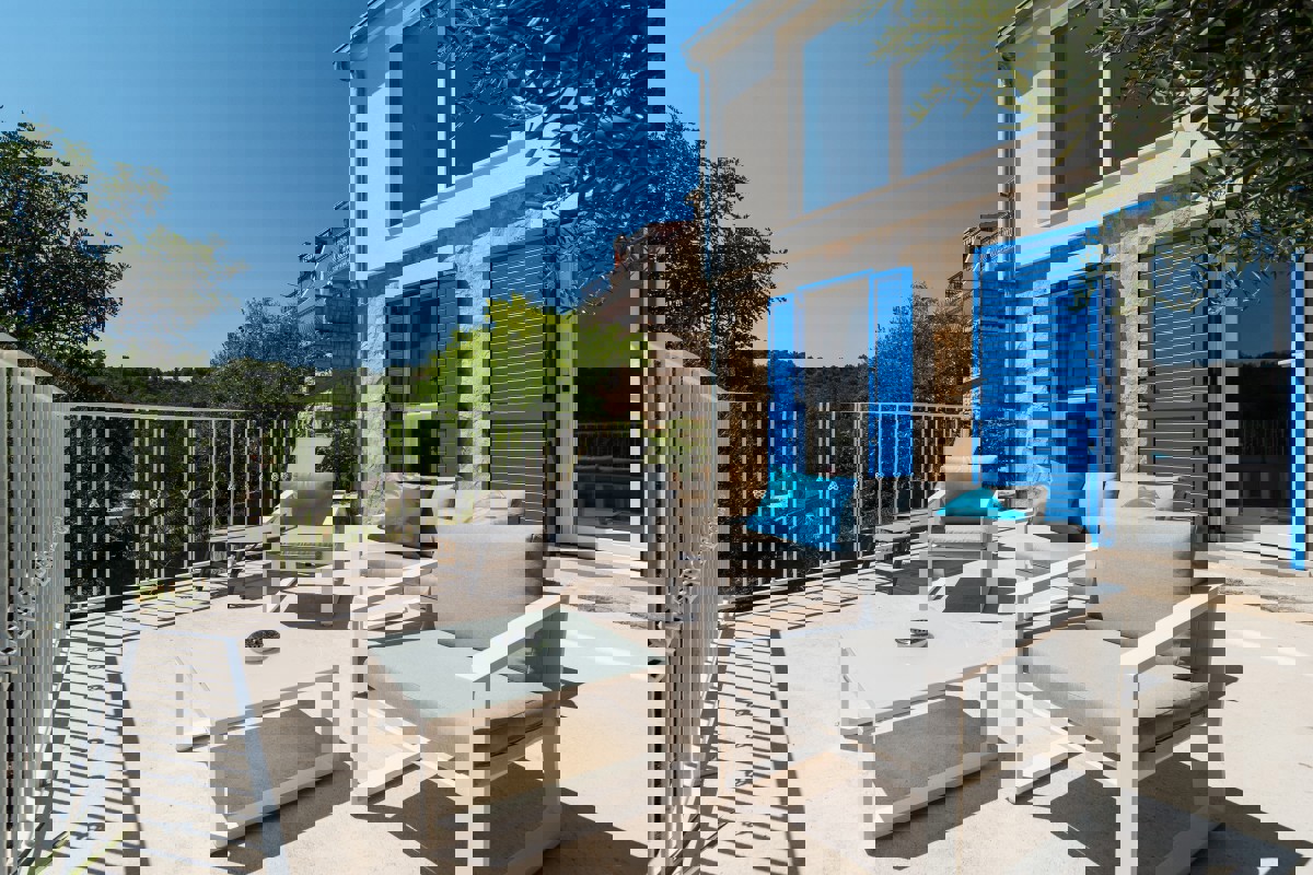 Casa moderna in prima fila sul mare