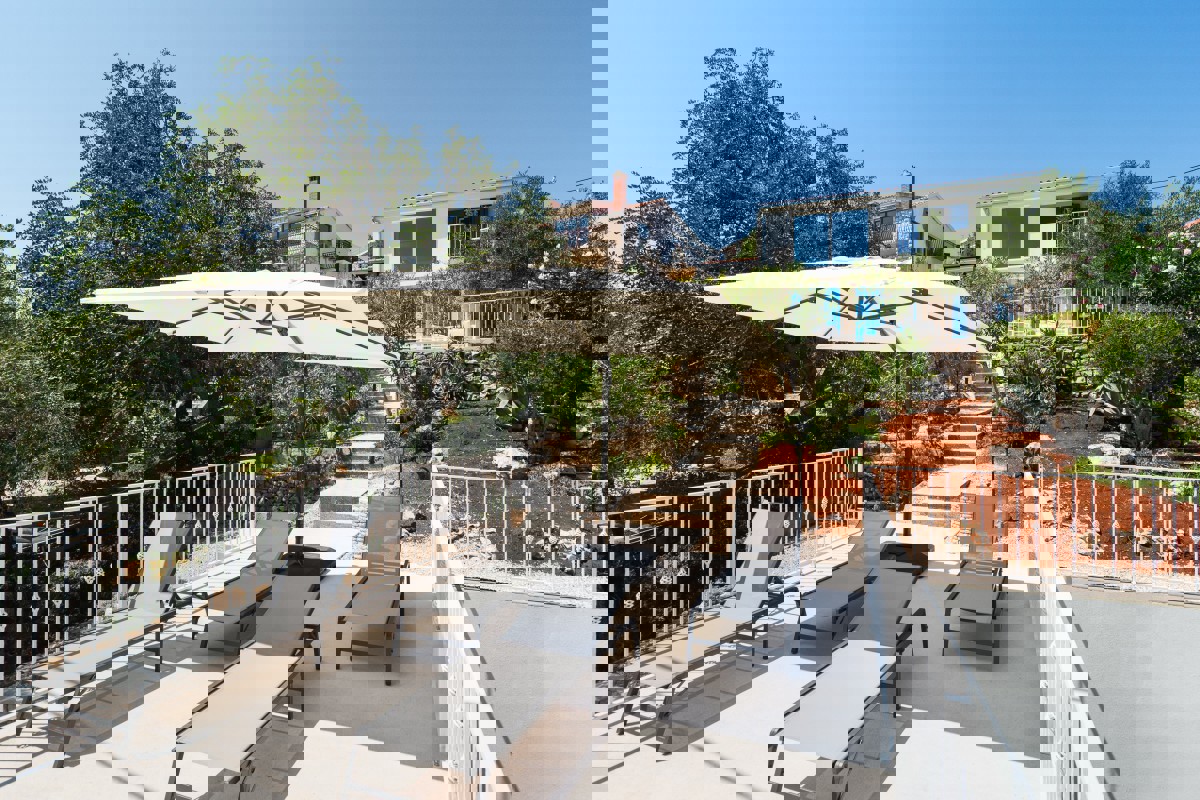 Casa moderna in prima fila sul mare