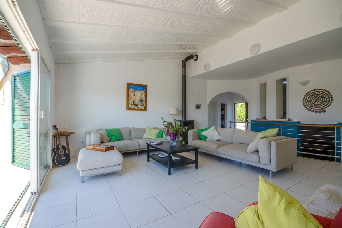 Casa isolata con vista mare