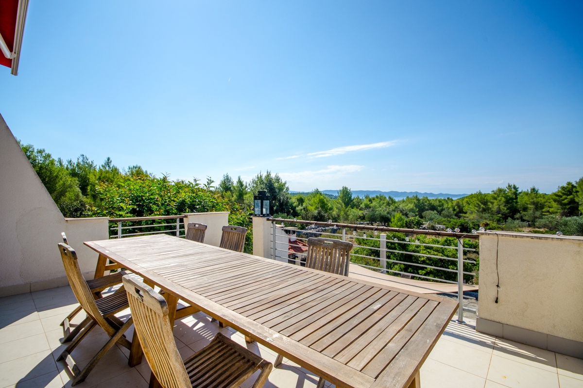 Casa isolata con vista mare