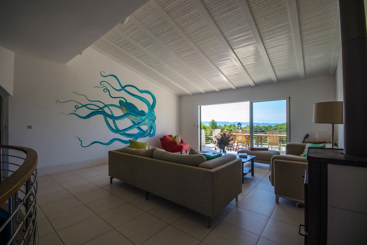 Casa isolata con vista mare