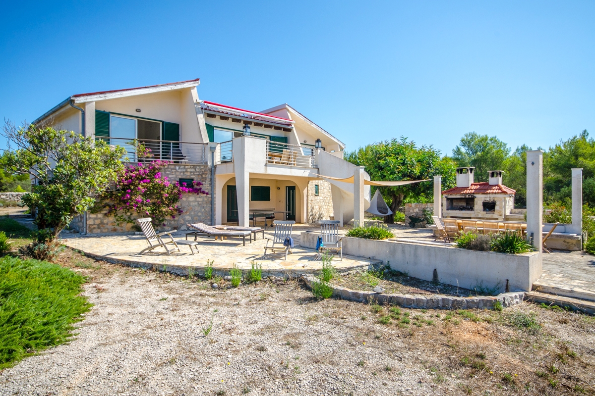 Casa isolata con vista mare